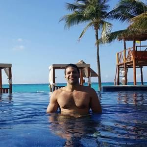 Meet your Posher, Beto